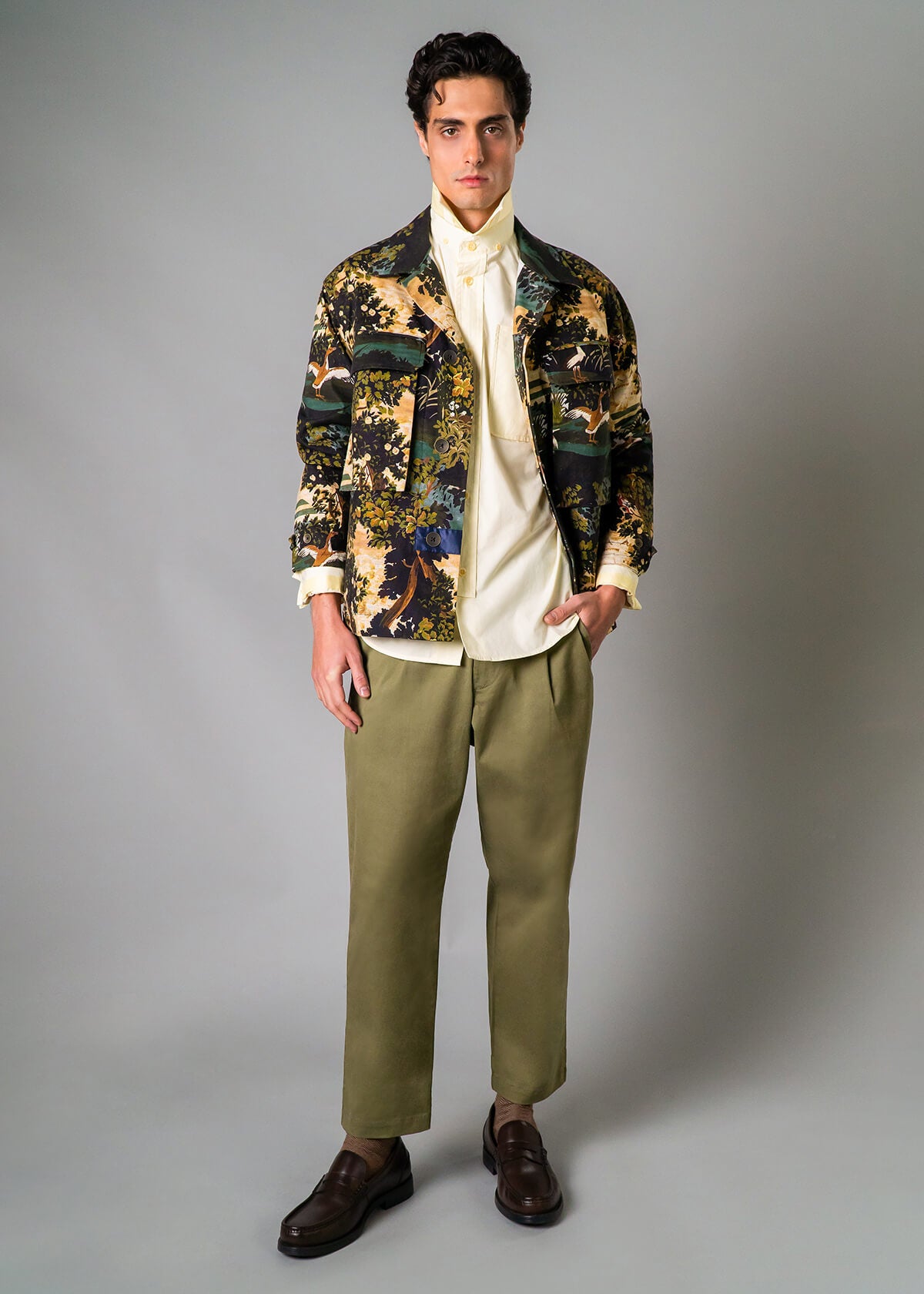 Men’s vacation jackett with bold tapestry print – Resortwear fashion capturing the White Lotus effect