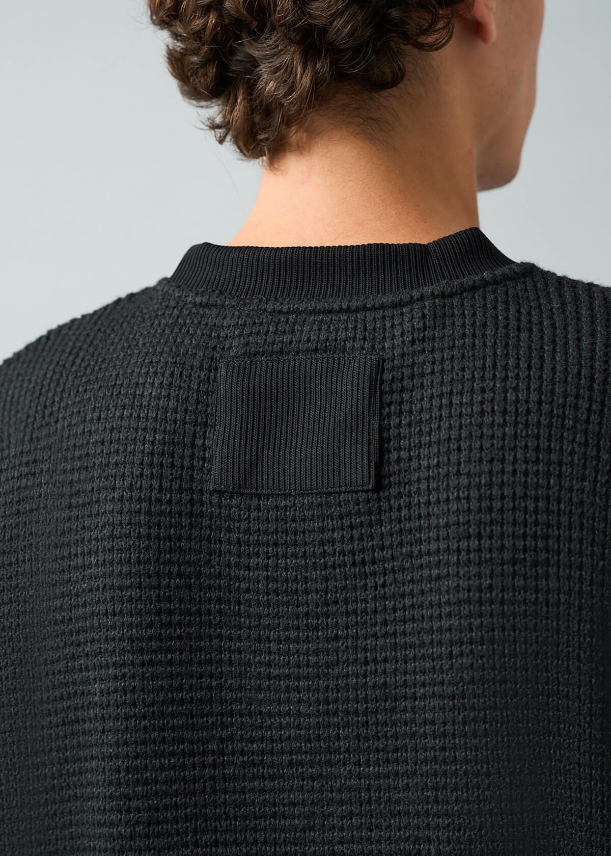Loft-Grid Hem Pull Black